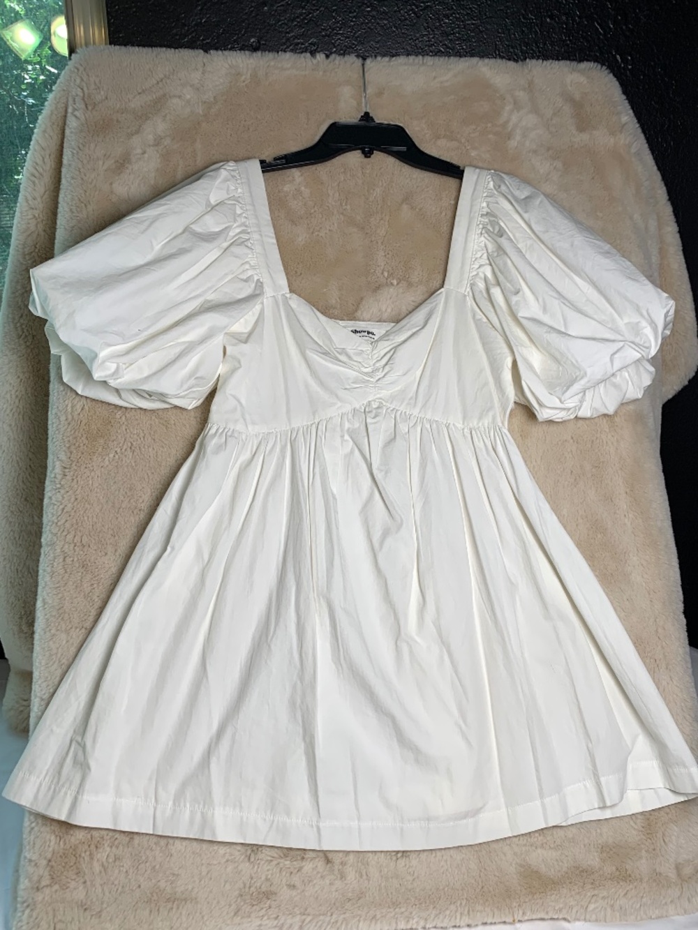 Boutique Showpo little white puff sleeve dress sz 6 (small)
